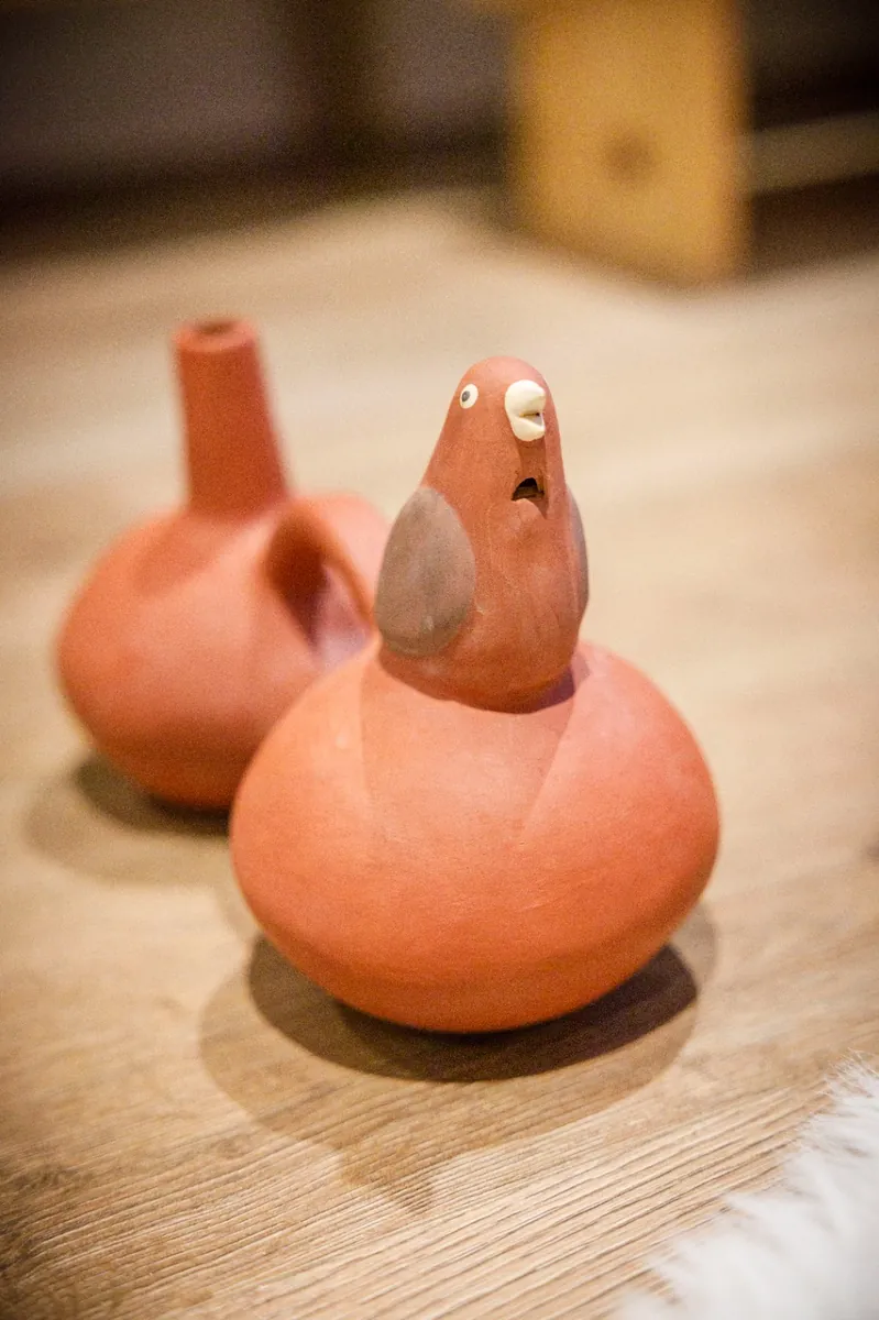 Aardewerken vogelfluitje uit de Andes